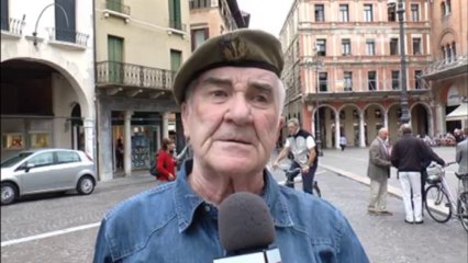 TREMILA PARACADUTISTI IN CORTEO