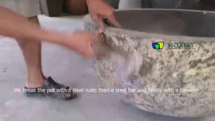 Vietnam Pottery Supplier: break down the pot with hammer at www.hoangpottery.com