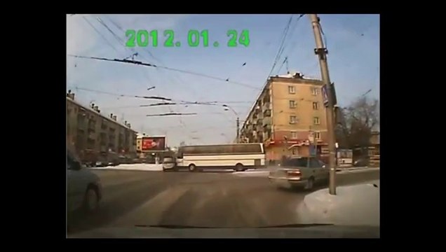 Compilation d'accidents de bus bien violent. Chauffeurs ou chauffards?!