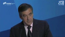 François Fillon critique la position française sur la Syrie devant Vladimir Poutine