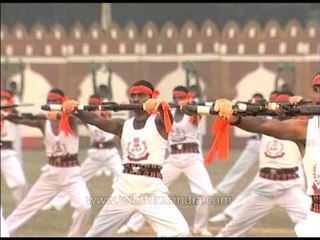 Group of army personnel holding their rifles showcasting ways of exercise