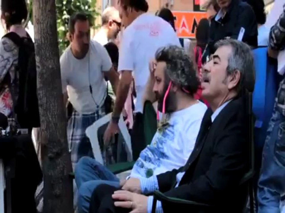 Celal Tan ve Ailesinin Aşırı Acıklı Hikayesi _ Kamera Arkası