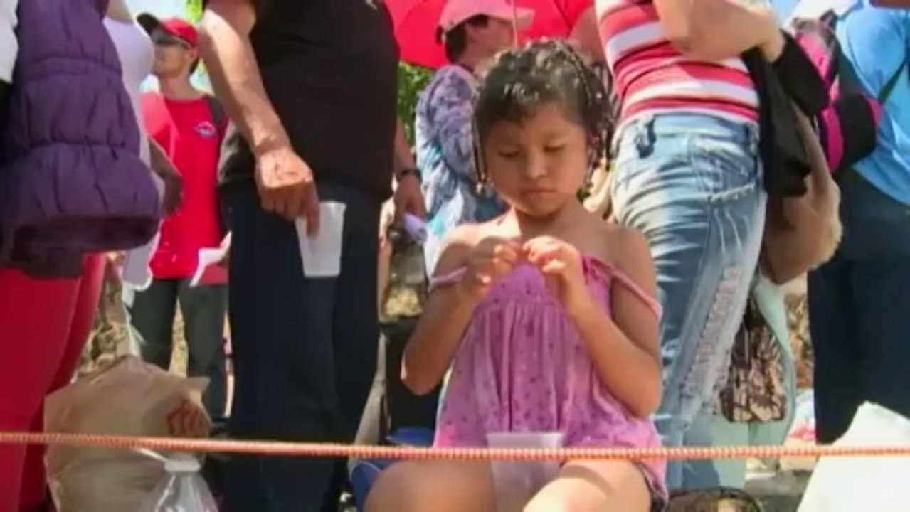 Mexique : après le passage de deux tempêtes, des milliers de touristes fuient Acapulco