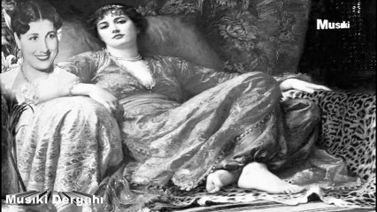 Müzeyyen Senar ♫ Evlerinin Önü Mersin.HD