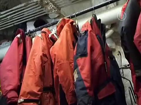 Судно «Гринпис» конвоируют в Мурманск