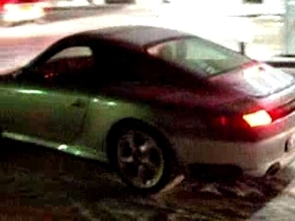 Porsche sur la neige oulala!!