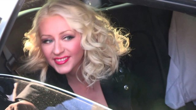 Christina Aguilera, Aaron Paul and Avril Lavigne Mingle With Fans