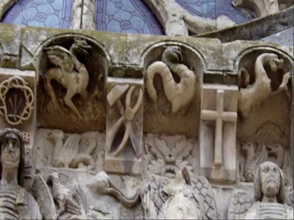 la façade de l'église saint-médard.movie