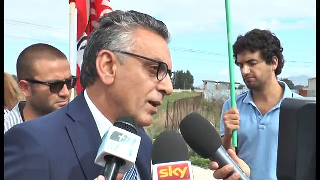 Casal di Principe (CE) - Fusti tossici, arrivano i parlamentari di Sel -live- (20.09.13)