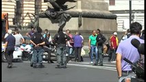 Napoli - Protesta ex lavoratori Cub: uno minaccia di lanciarsi da balcone (20.09.13)