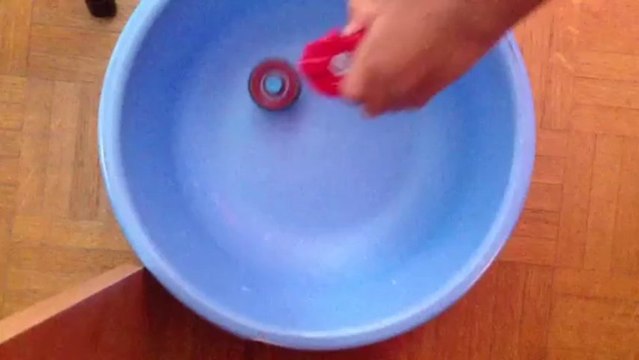 Beyblade Battles Toupies Perso : PoisonLacertaVSRockPegasus