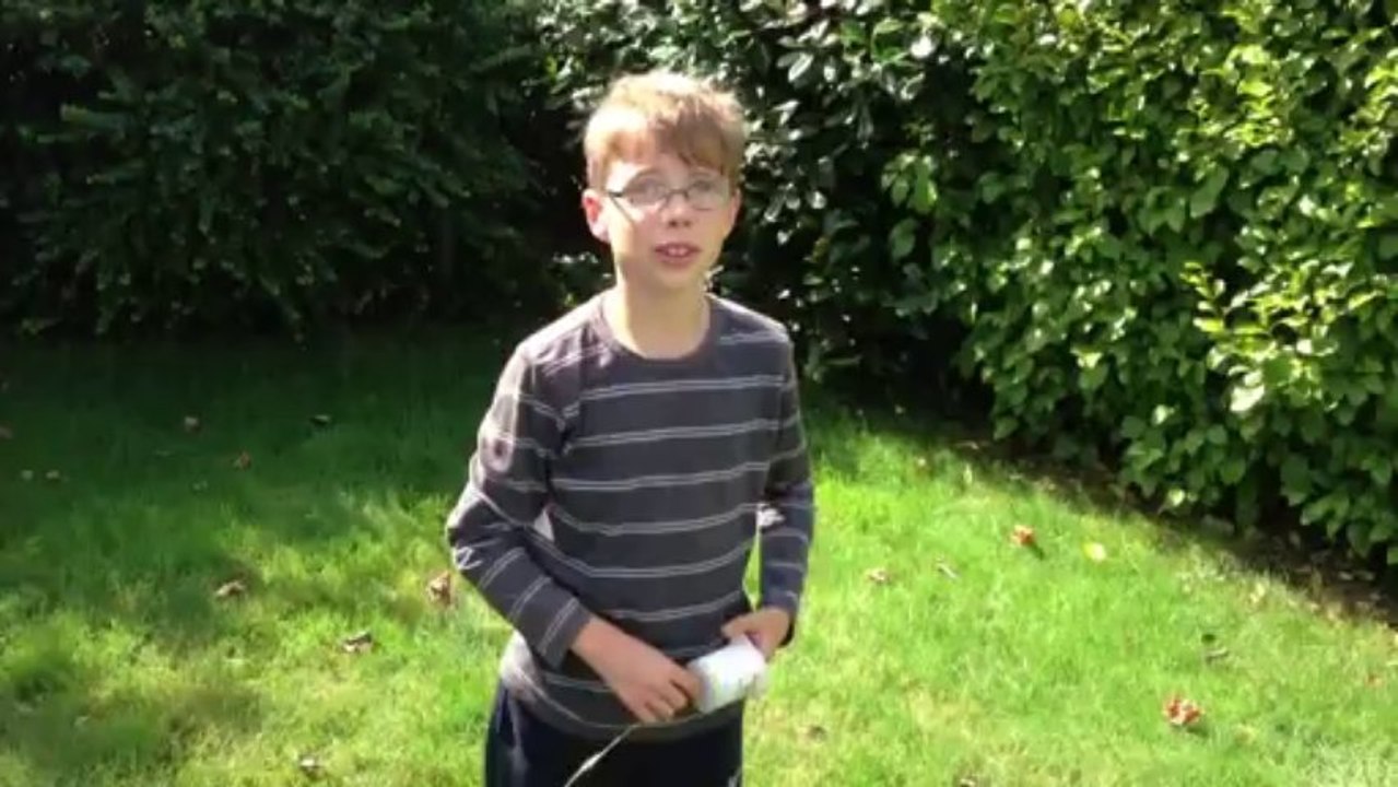 Alex et Léo fabriquent un yaourtophone pour "On n'est pas que des cobayes " sur France5