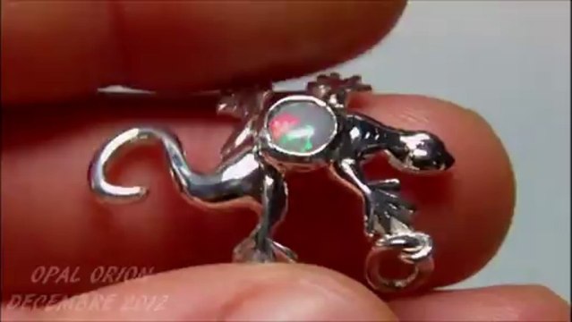 AAB16 - OPAL ORION BIJOU - Pendentif Gecko argent 925 & Opale noire Australie Création