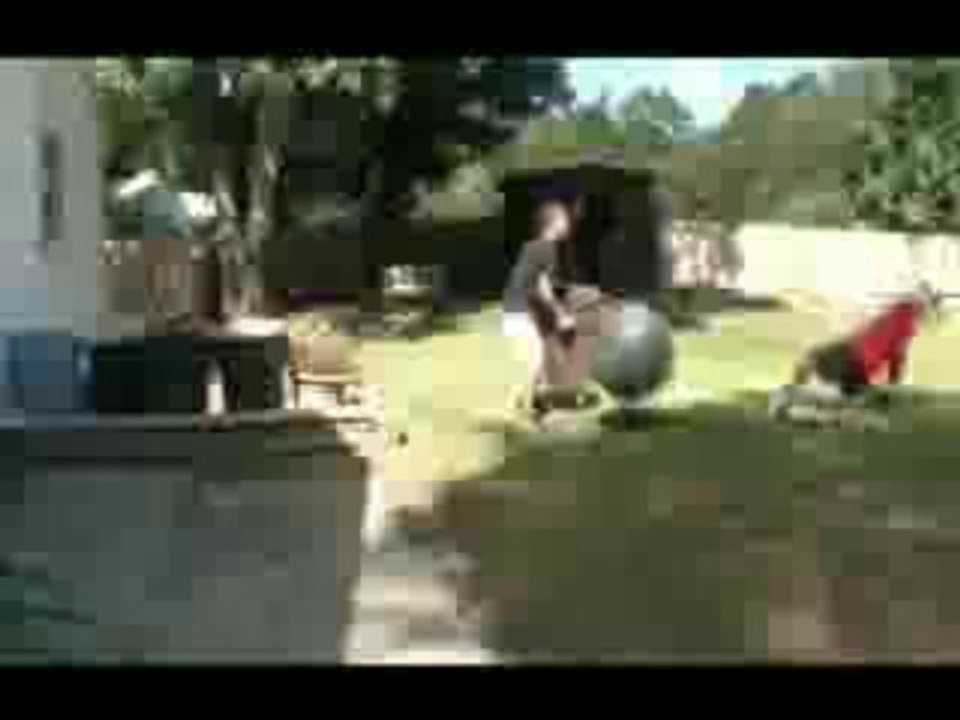 Baseball mit Mülltonnen und Gymnastikbällen