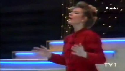 Ayşegül Durukan ♫ Ne dert kalır ne hüzün Bir sudur akar zaman.HD