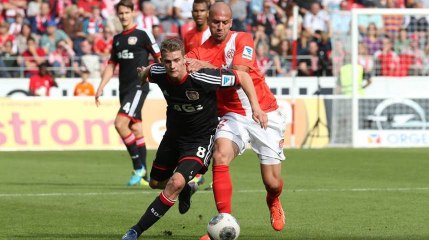Le Bayer Leverkusen s'impose face à Mayence (4-1) et revient à un point du leader