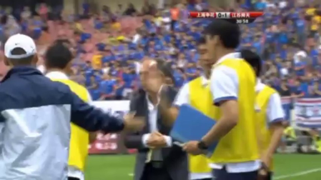 CSL: Freistoß-Festival in Shanghai