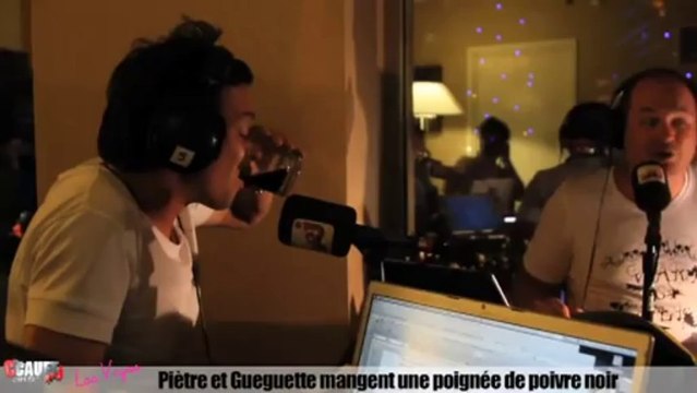 Piètre et Gueguette mangent une poignée de poivre noir - C'Cauet sur NRJ