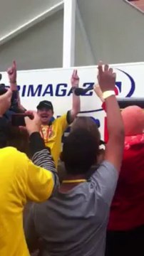 Record du monde du plus gros cornet de frites : la joie des participants