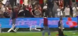 Beşiktaş - Galatasaray Derbi Maçında Kan Gövdeyi Götürdü . Maç İptal Şok Görüntüler
