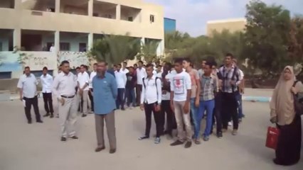 ضباط شرطة يشاركون الطلاب بطابور الصباح فى الإسماعيلية