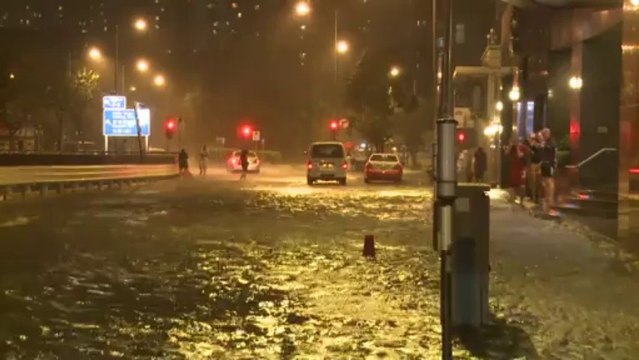 Typhoon Usagi slams into Hong Kong