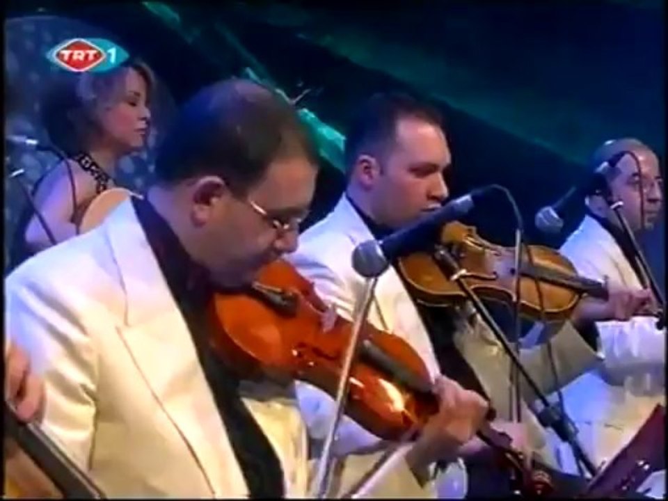 Çiğdem Yarkın    Başka söz söylemem aşktan yana ben