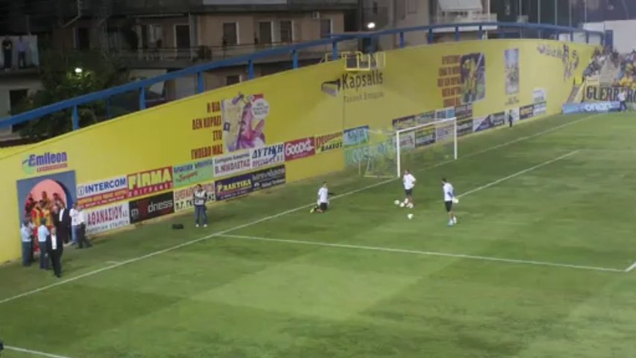 Η είσοδος των παικτών του Ολυμπιακού για προθέρμανση