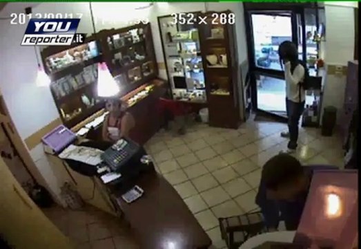 Voleurs de bijouterie armés sont chassés