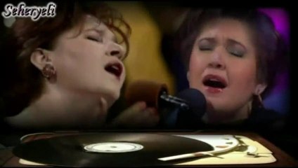 Ayse Taş ♪♪♪ Acı Her An İçimde Neşeyi Hiç Görmedim