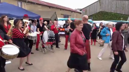 Les saltimbranks à la fête des pommes !