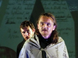 Regard sur la tournée 2013 du Faust de Rostand, mis en scène par Maude et Philippe Bulinge