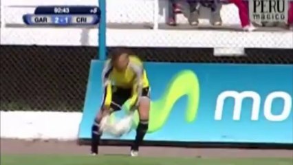 Perú - Los recogepelotas no se cortan un pelo