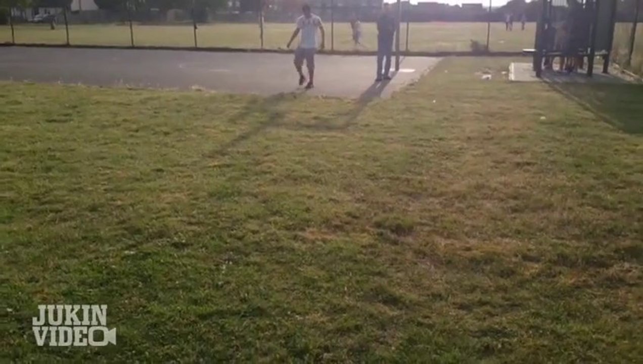 Des surdoués du Football sur un terrain de Basket! Du Skill, du talent en barre!