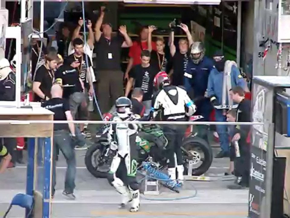 RELAIS ENTRE MAXIME ET AXEL TMC35 au 24h du mans 2013