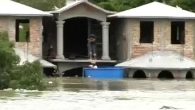 Thousands still waiting for aid in flood ravaged Mexico