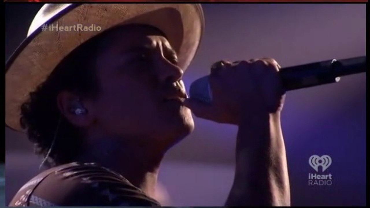 BRUNO MARS - Live at the iHeartRadio Music Festival In Las Vegas 21/09/2013 (Part 1) 25 Min.