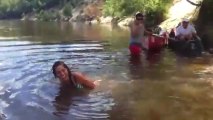 Dévaler une dune de sable sur un matelas gonflable