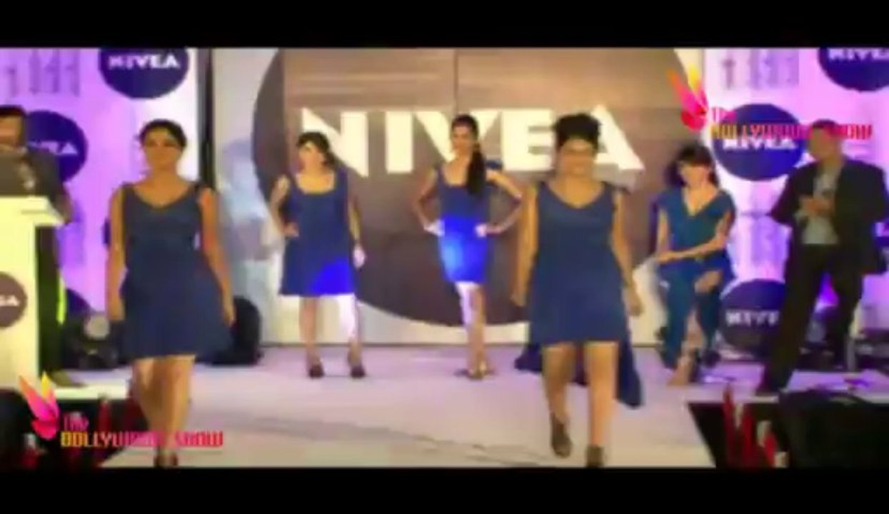 Fashion - Backless Ramp Walk