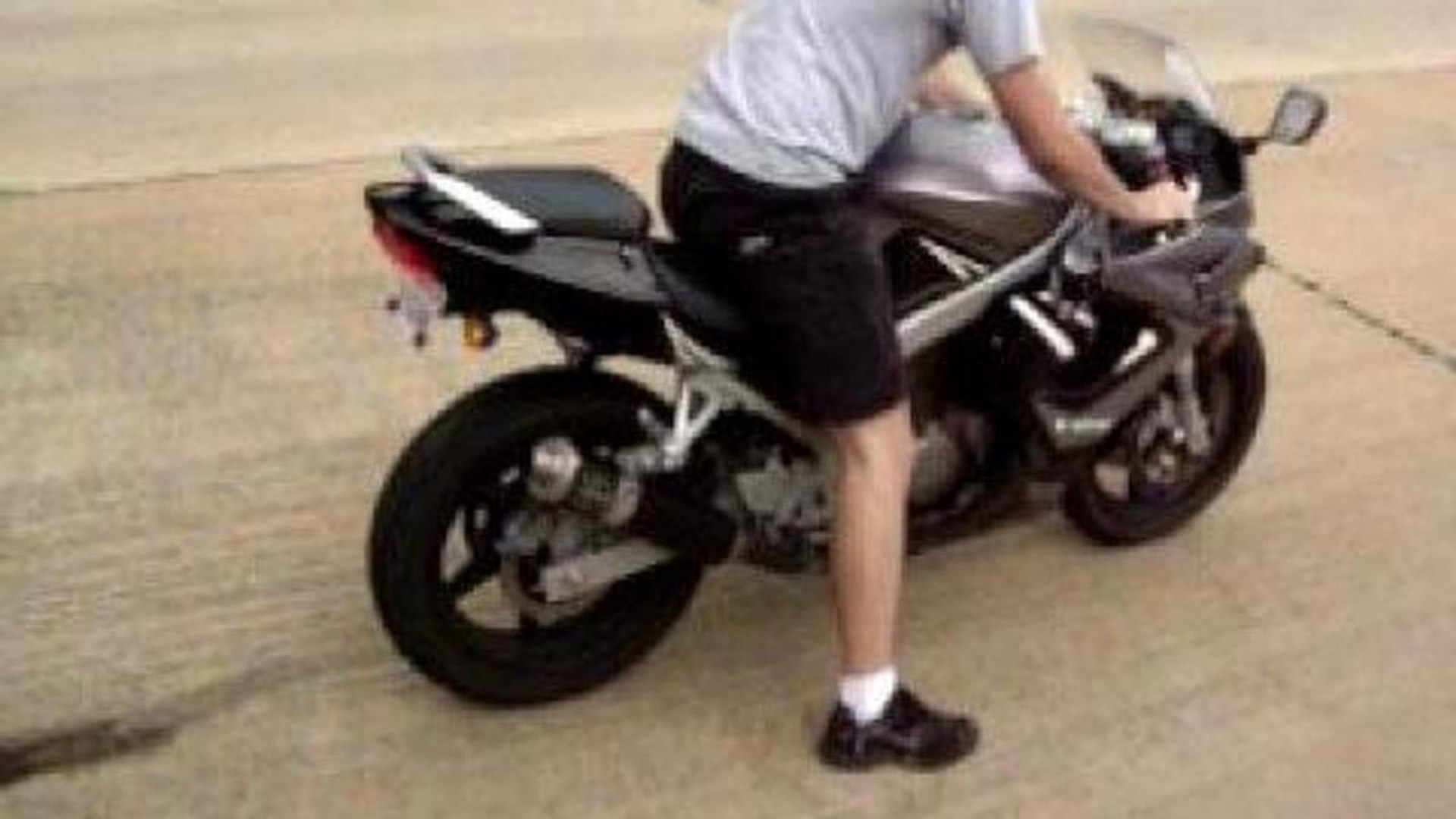 Hyosung Gt250r Burnout D D Exhaust Video Dailymotion