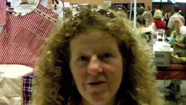 ITW d'Agnès Krencker (confitures du Climont) lors record du monde du plus grand nombre de tartines simultanées battu à Mutzig (Alsace), le 23 septembre 2013