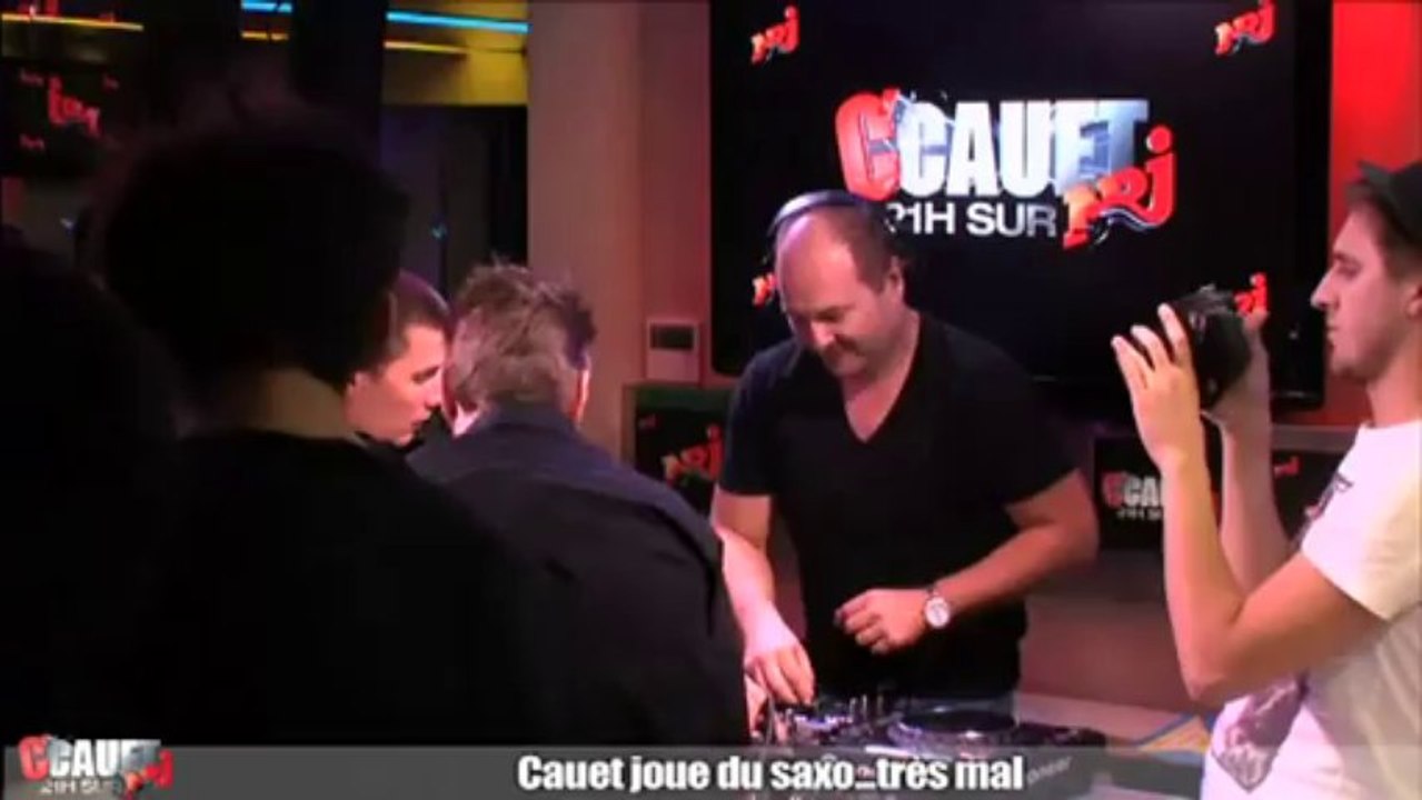 Cauet joue très mal du saxophone - C'Cauet sur NRJ