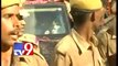 Y.S Jagan Mohan Reddy walks out from jail after 16 months - Part 3