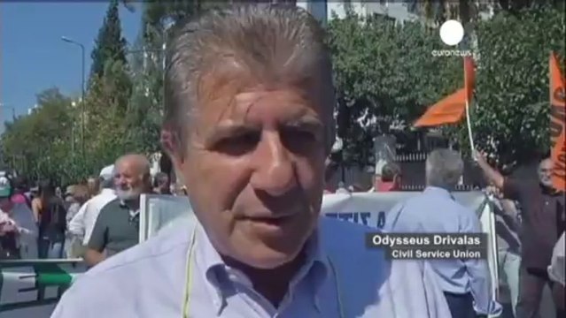 Los funcionarios griegos, en huelga durante una nueva...