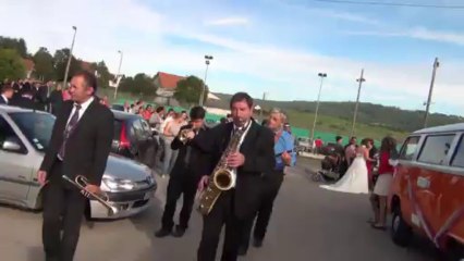 Mariage Lucile et Francis : cortège avec les Jazzogènes - 4