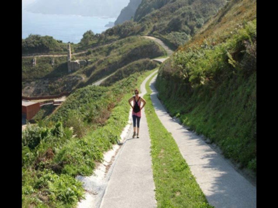 dédé sur la plage des surfeurs