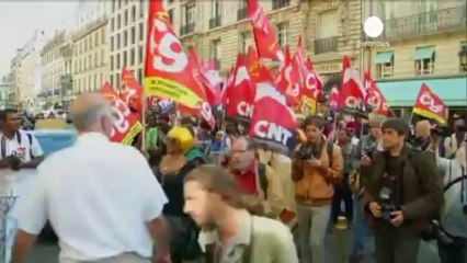Parigi: cameriere in piazza