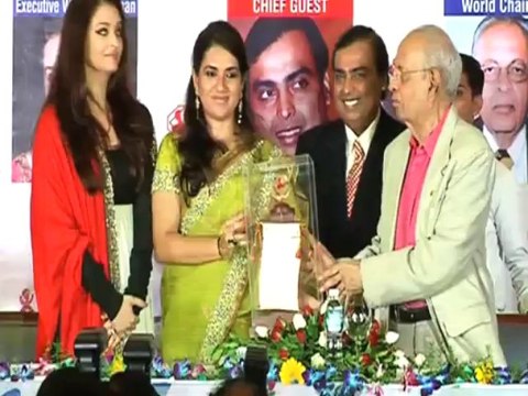 Aishwarya Rai recieves Giants International Award