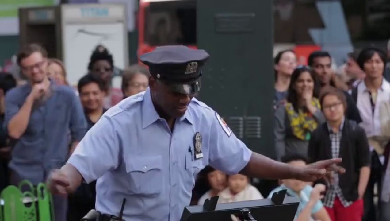 Des inconnus dans Manhattan Dirigent un orchestre! Belle expérience sociale!