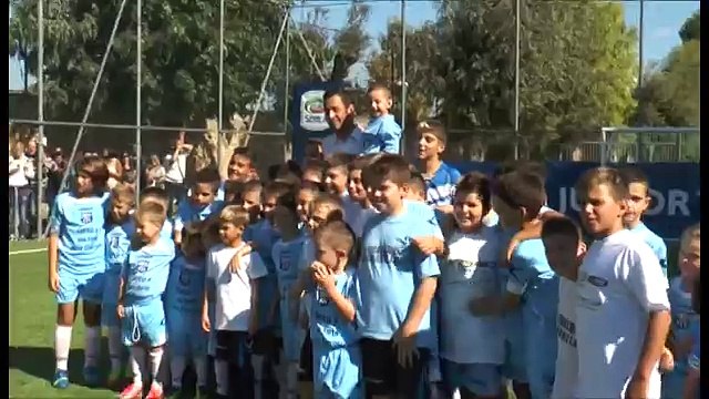 Napoli - Gesù più forte della camorra, inaugurato campo di calcio a Scampia (24.09.13)